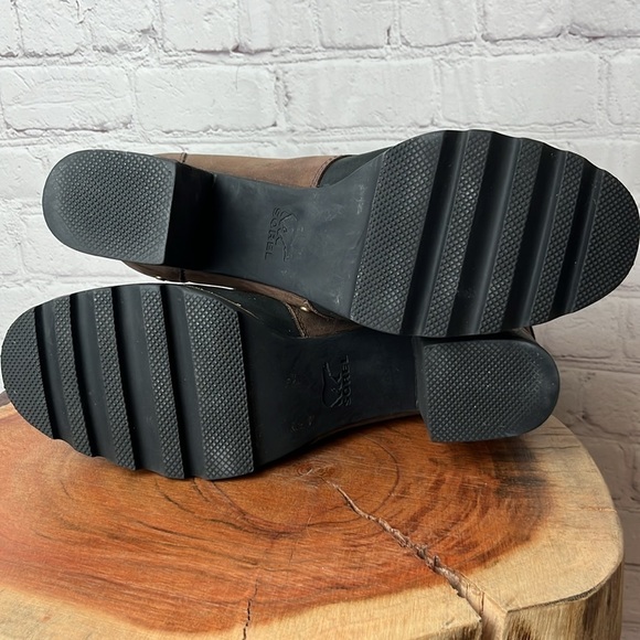 Sorel Addington Chelsea Boots - Picture 9 of 14